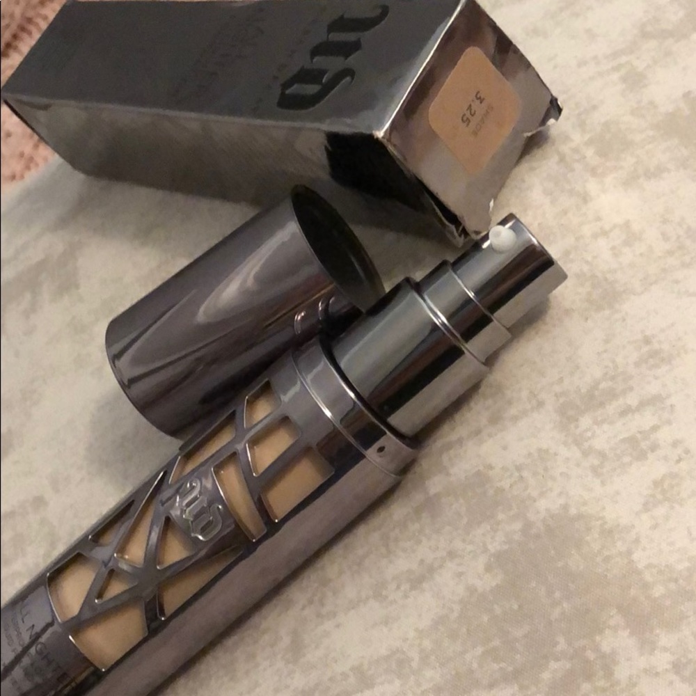 Urban Decay All nighter Foundation 3.25
